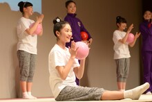 ボールをキャッチできた岡田愛。