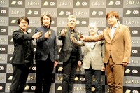 左から「三國志13」プロデューサー鈴木亮浩氏、「三國志13」ゼネラルプロデューサーシブサワ・コウ氏、吉川晃司、ソニー・コンピュータエンタテインメント取締役盛田厚氏、株式会社コーエーテクモゲームス代表取締役社長鯉沼久史氏。