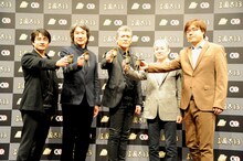 左から「三國志13」プロデューサー鈴木亮浩氏、「三國志13」ゼネラルプロデューサーシブサワ・コウ氏、吉川晃司、ソニー・コンピュータエンタテインメント取締役盛田厚氏、株式会社コーエーテクモゲームス代表取締役社長鯉沼久史氏。