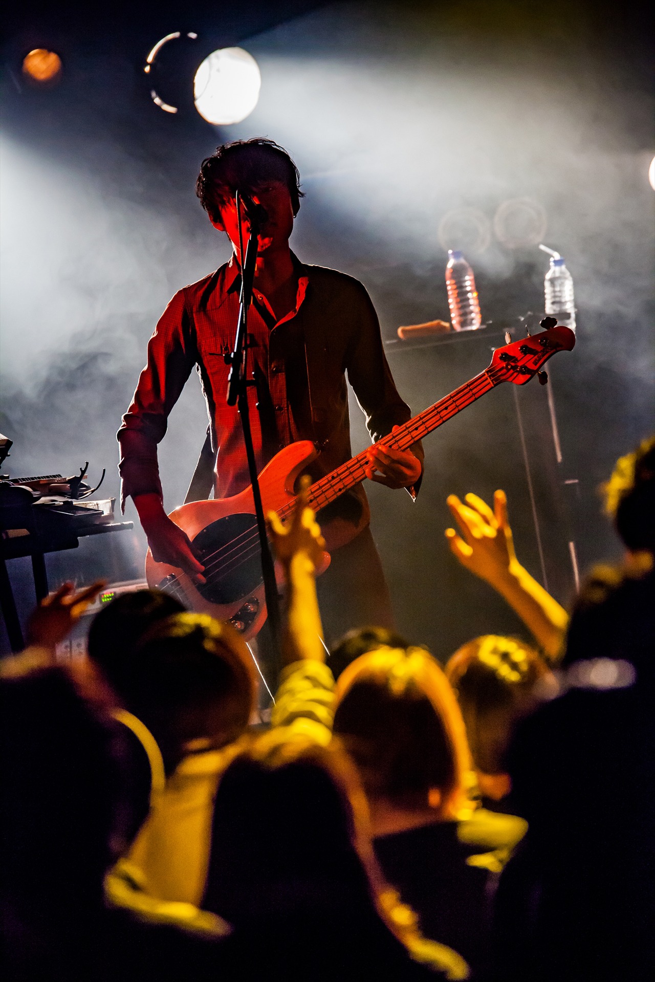 稲見喜彦（B, Vo, Syn / avengers in sci-fi）（Photo by Takashi "TAKA" Konuma）