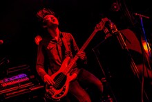 稲見喜彦（B, Vo, Syn / avengers in sci-fi）（Photo by Takashi "TAKA" Konuma）