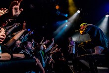 NOISEMAKERのライブの様子。（Photo by Takashi "TAKA" Konuma）