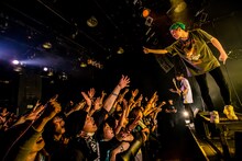 NOISEMAKERのライブの様子。（Photo by Takashi "TAKA" Konuma）