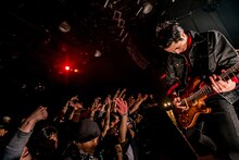 NOISEMAKERのライブの様子。（Photo by Takashi "TAKA" Konuma）
