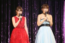 左から永尾まりや、高城亜樹。(c)AKS