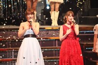 左から高城亜樹、永尾まりや。(c)AKS