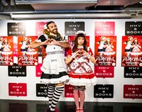 「バレンタイン・キッス」のパフォーマンスの様子。（写真提供：EPICレコードジャパン）