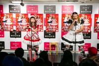 「バレンタイン・キッス」のパフォーマンスの様子。（写真提供：EPICレコードジャパン）