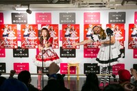 「バレンタイン・キッス」のパフォーマンスの様子。（写真提供：EPICレコードジャパン）