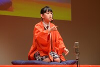 「親子酒」を熱演する黒澤美澪奈。