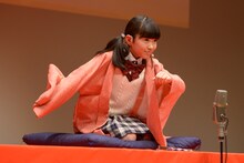 「ザーザー」と謎の擬音を発しながら「反対俥」を熱演する藤平華乃。