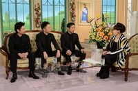 左よりMAKIDAI、USA、松本利夫、黒柳徹子。 (c)テレビ朝日