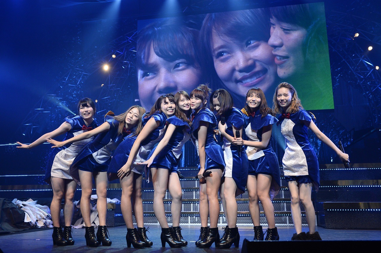 東京・TOKYO DOME CITY HALLにて行われた「高城亜樹・永尾まりや 卒業コンサート」の様子。(c)AKS