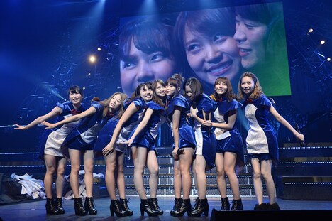 東京・TOKYO DOME CITY HALLにて行われた「高城亜樹・永尾まりや 卒業コンサート」の様子。(c)AKS