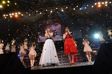 東京・TOKYO DOME CITY HALLにて行われた「高城亜樹・永尾まりや 卒業コンサート」の様子。(c)AKS