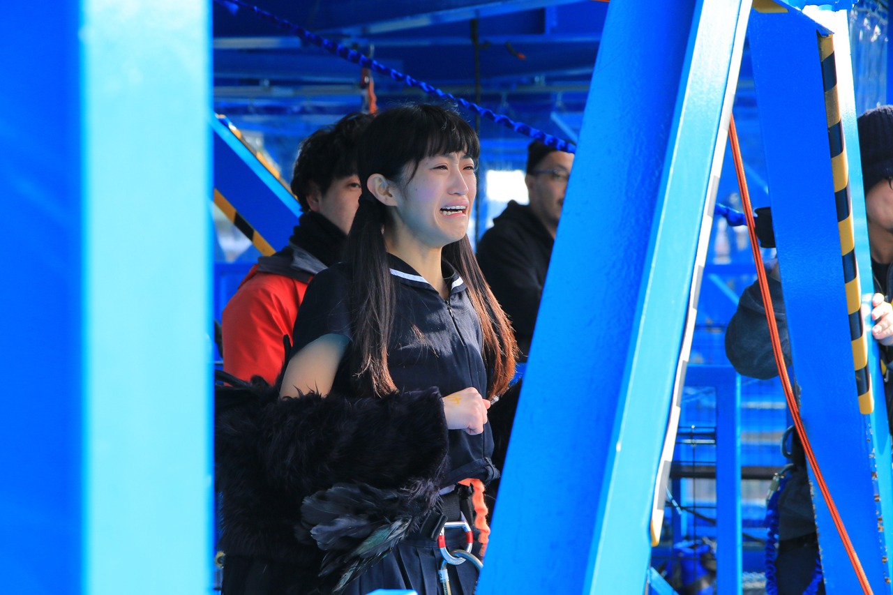 あまりの恐怖に泣き出す柳沢あやの。（写真提供：AqbiRec）
