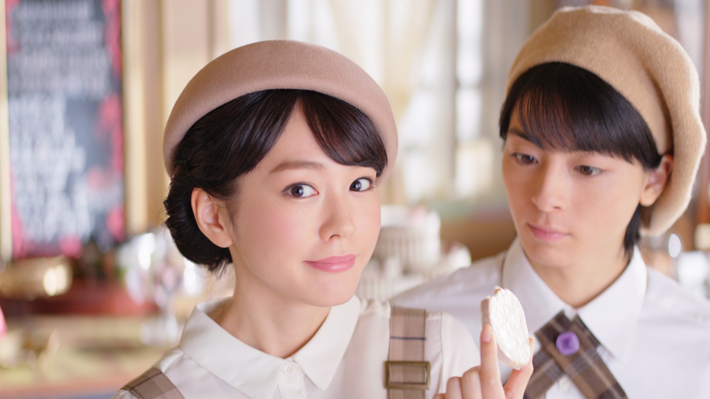 ブルボン「ラシュクーレ」CMのワンシーン。