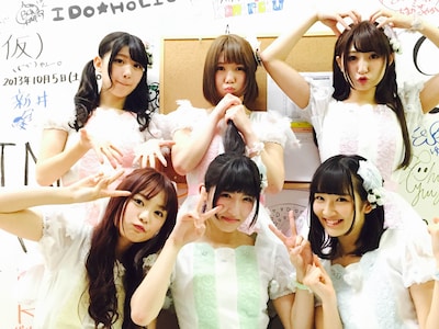 新体制での初パフォーマンスを行ったpalet。写真下段中央が一ノ瀬りと、下段右が小磯陽香。（写真提供：プラチナム・パスポート）