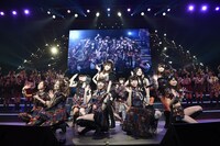 「AKB48グループリクエストアワー セットリストベスト100 2016」1月22日の公演の様子。(c)AKS