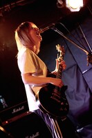 牛丸ありさ（Vo, G）（Photo by kohei suzuki）