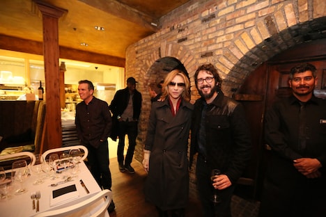 ジョシュ・グローバンとYOSHIKI。（写真提供：ジャパンミュージックエージェンシー）