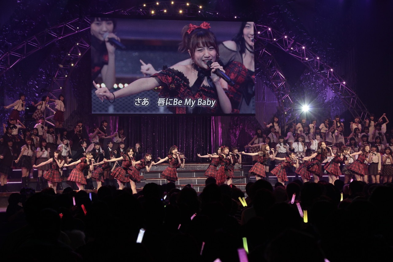 「AKB48グループリクエストアワー セットリストベスト100 2016」1月24日夜公演の様子。(c)AKS