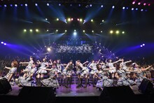 SKE48による「僕は知っている」歌唱の様子。(c)AKS