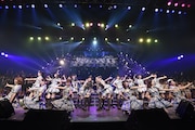 SKE48による「僕は知っている」歌唱の様子。(c)AKS
