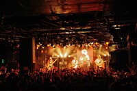 Rhythmic Toy Worldのライブの様子。（Photo by MASANORI FUJIKAWA）