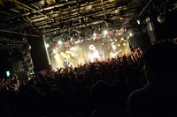 SUPER BEAVERのライブの様子。（Photo by MAYUMI -kiss it bitter-）