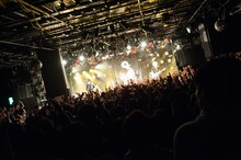 SUPER BEAVERのライブの様子。（Photo by MAYUMI -kiss it bitter-）