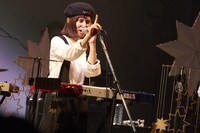内田万里（Vo, Key）（撮影：中島未来）