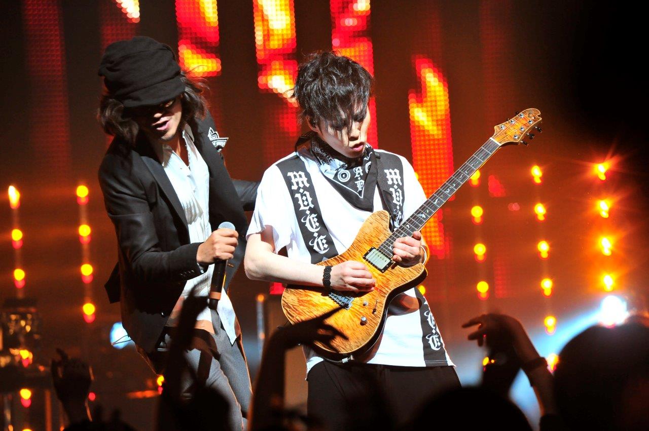 Ken（L'Arc-en-Ciel）とミヤ（MUCC）。（撮影：今元秀明）