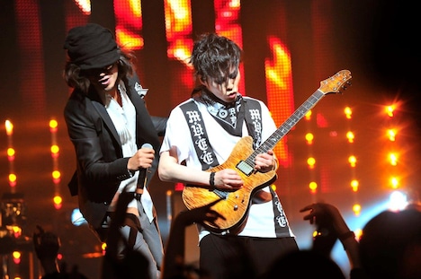 Ken（L'Arc-en-Ciel）とミヤ（MUCC）。（撮影：今元秀明）