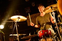 SUNE（Dr / GOOD4NOTHING）（撮影：半田安政[showcase]）