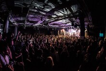 HER NAME IN BLOODのライブの様子。（Photo by Shumpei Kato）