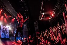 HER NAME IN BLOODのライブの様子。（Photo by Shumpei Kato）