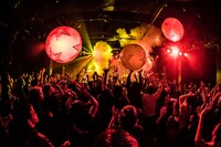 HER NAME IN BLOODのライブの様子。（Photo by Shumpei Kato）