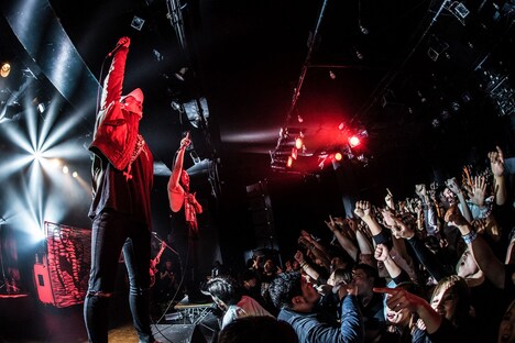 HER NAME IN BLOODのライブの様子。（Photo by Shumpei Kato）