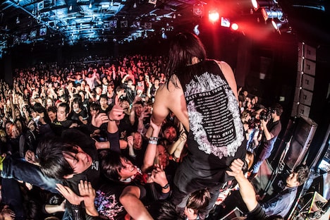 HER NAME IN BLOODのライブの様子。（Photo by Shumpei Kato）