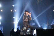 4位は「星野源、大いに歌い踊る!4万人を笑顔にしたSSAワンマン2DAYS」より、「星野源 LIVE TOUR 2016 "YELLOW VOYAGE"」埼玉・さいたまスーパーアリーナ公演の様子。(撮影:五十嵐一晴)