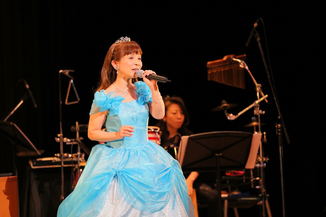 「山野さと子35周年記念リクエストコンサート」の様子。（撮影：上田健次）