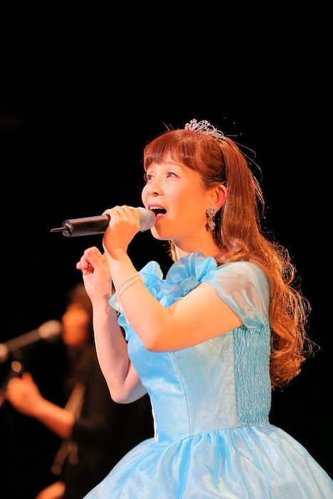 「山野さと子35周年記念リクエストコンサート」の様子。（撮影：上田健次）