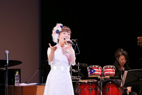 「山野さと子35周年記念リクエストコンサート」の様子。（撮影：上田健次）