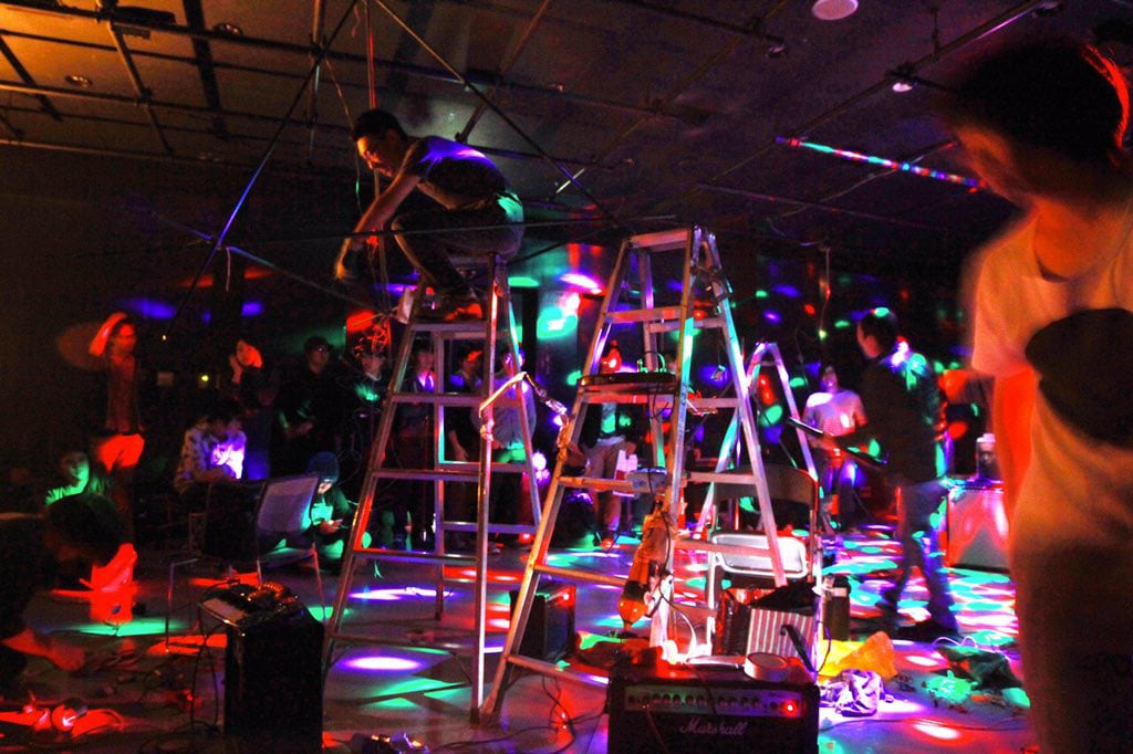 異色の轟音合戦「トイレ工事 VS エレファントノイズカシマシ」が映像化