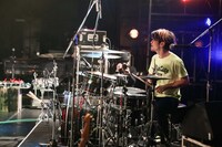 KOZO（Dr）（撮影：藤井拓）