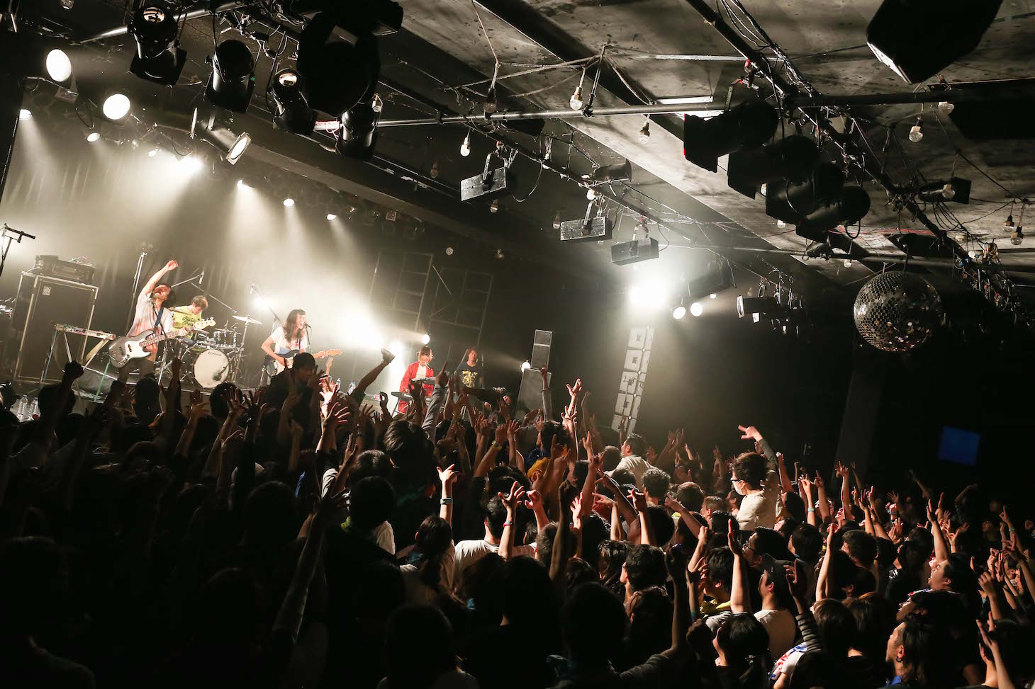 「Wienners presents みずいろときいろ TOUR」東京・LIQUIDROOM公演の様子。（撮影：藤井拓）