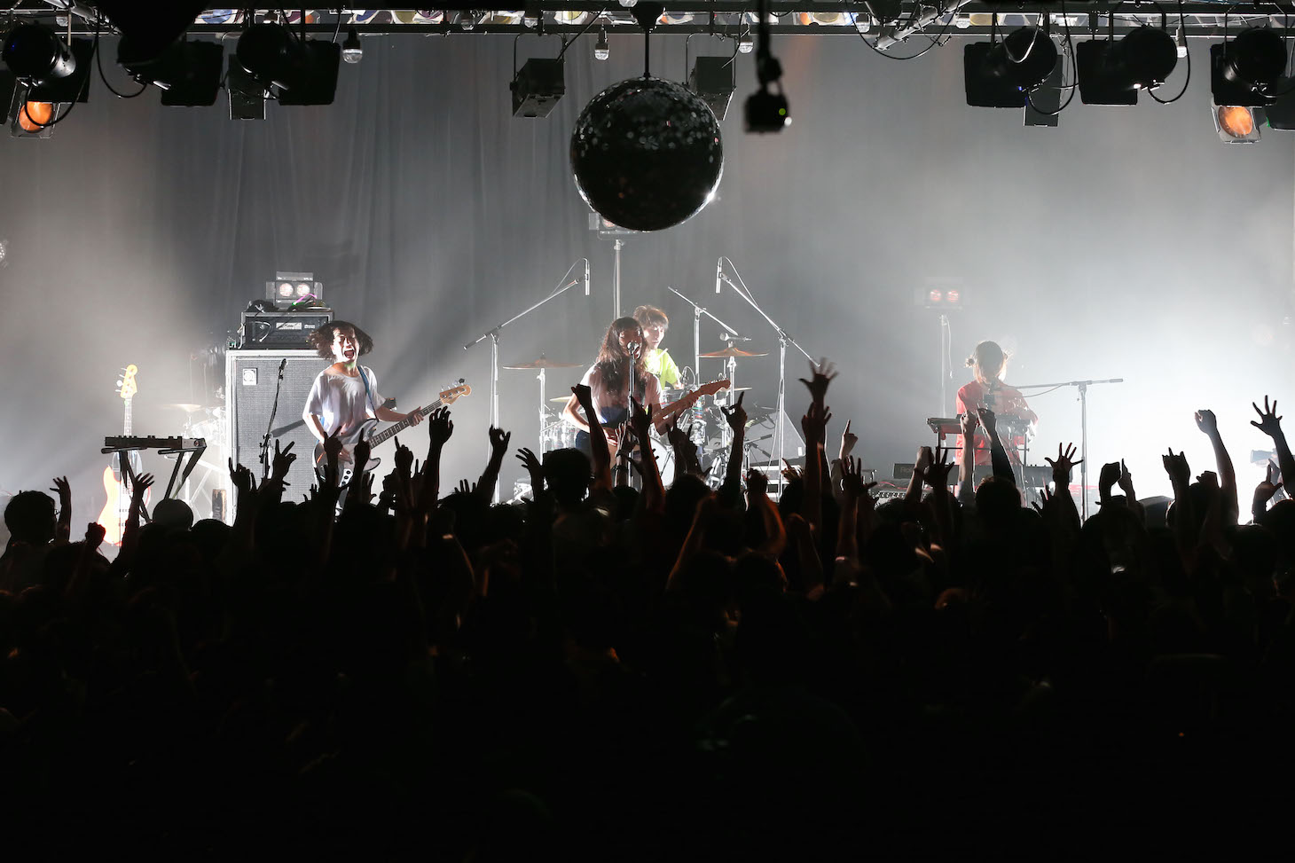 「Wienners presents みずいろときいろ TOUR」東京・LIQUIDROOM公演の様子。（撮影：藤井拓）
