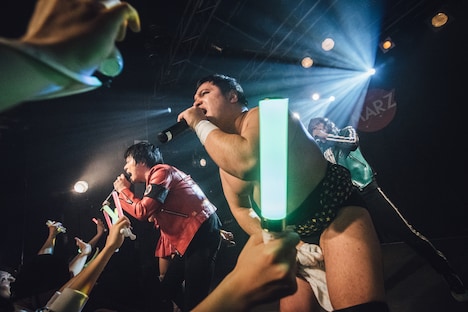 「初ワンマンGIG『夏の魔物現象2016』」の様子。（撮影：タイコウクニヨシ）