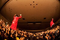 「ポルノ超特急2015」でのキュウソネコカミのパフォーマンスの様子。